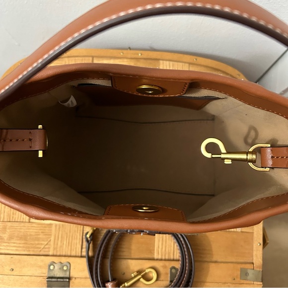 Tory Burch - McGraw Stripe Small Bucket Bag - Picture 4 of 16